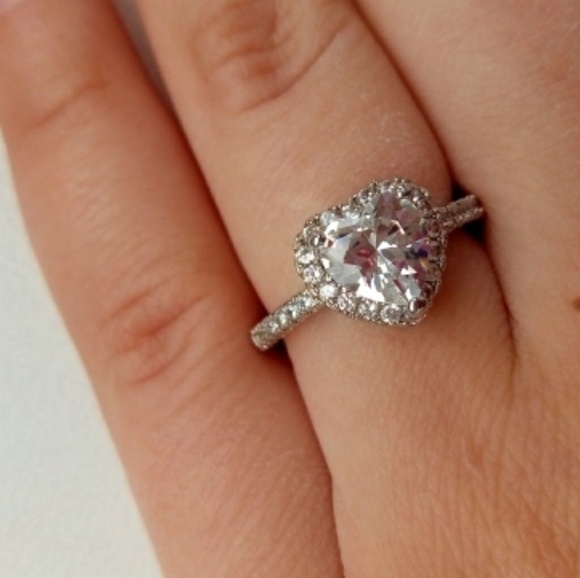 🌺4/$25🌺 New Beautiful Crystal Heart Shaped Ring - Picture 2 of 5